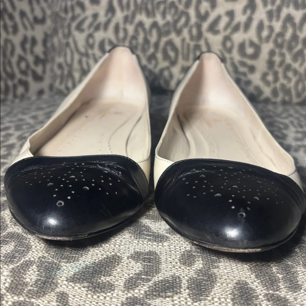 Brooks Brothers ballet flats black & cream leather flats eyelet toe detail 8.5